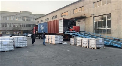 Memuatkan dan menghantar barang dalam bekas